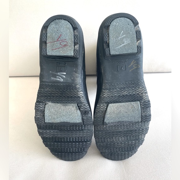 Chooka | Matte Black & Herringbone Mid-Rise Rain Boot - Picture 9 of 11